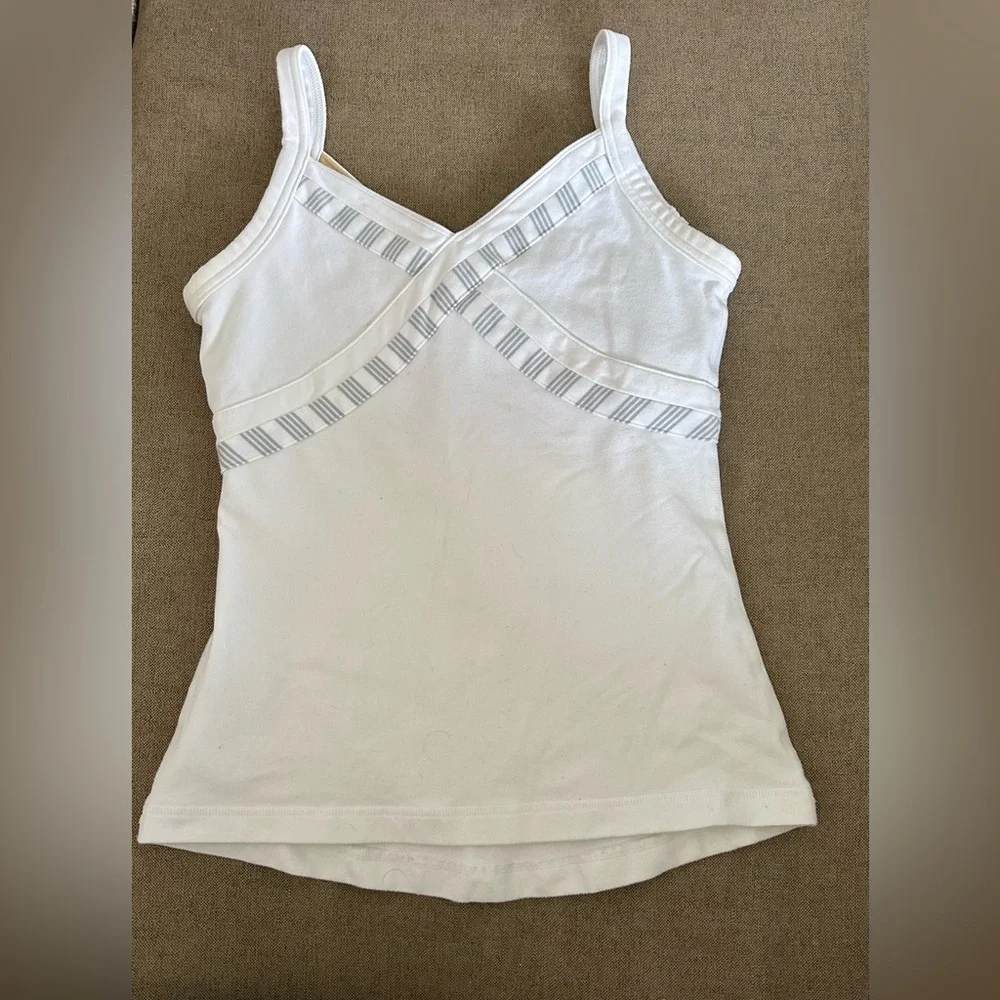 Lululemon workout top size 6 - Picture 2 of 6
